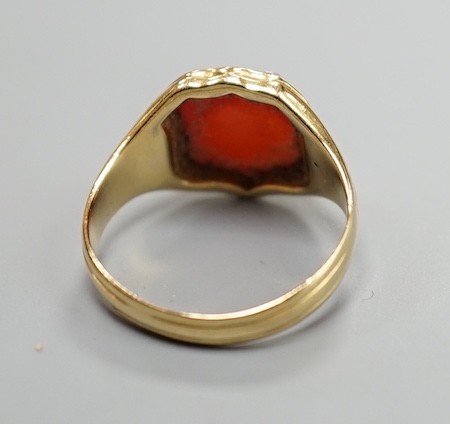 A late Victorian 18ct gold and sardonyx signet ring, size M, gross weight 4.4 grams.
